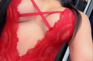 Latina joven y coqueta con lin... - Image 3