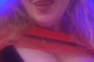 mature busty blonde bombshell - Image 12