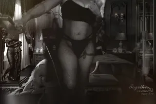 mature busty blonde bombshell - Image 2